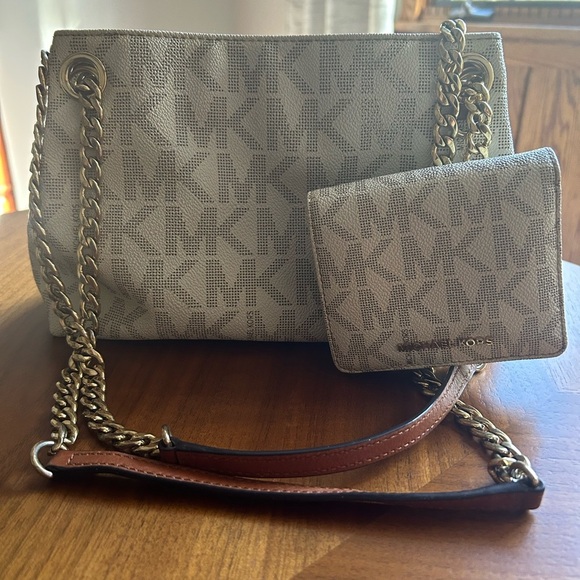 Michael Kors Handbags - ‼️BF SALE!‼️Michael Kors Jet Set Signature Purse and Wallet Set